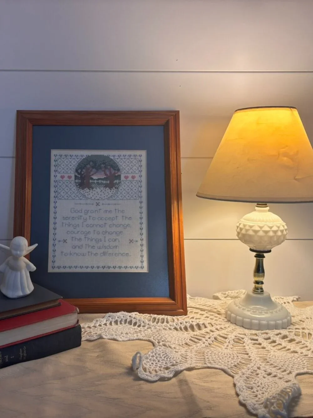 VTG Milk Glass Boudoir Lamp Diamond Point Hobnail Pattern Electric Accent Light
